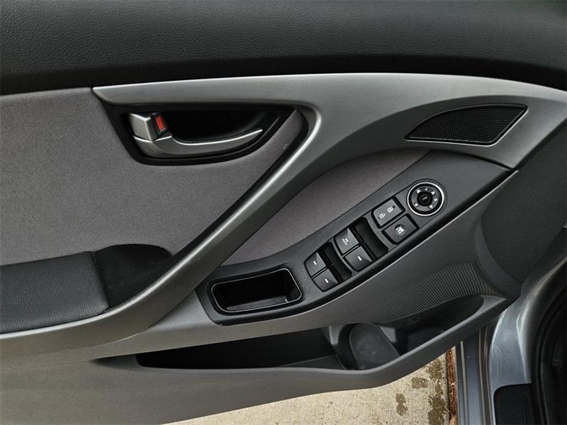 Hyundai Elantra SE 6AT 2016