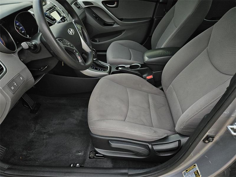 Hyundai Elantra SE 6AT 2016