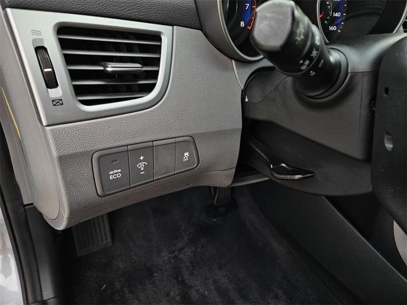 Hyundai Elantra SE 6AT 2016