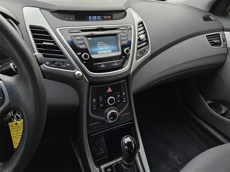Hyundai Elantra SE 6AT 2016