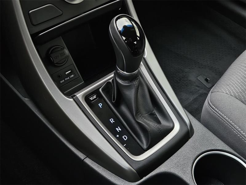 Hyundai Elantra SE 6AT 2016