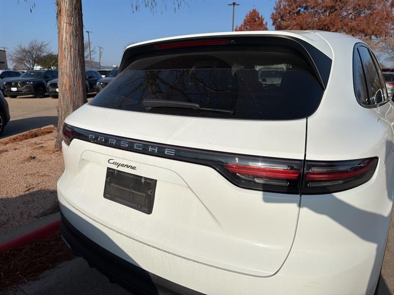 Porsche Cayenne Base 2021