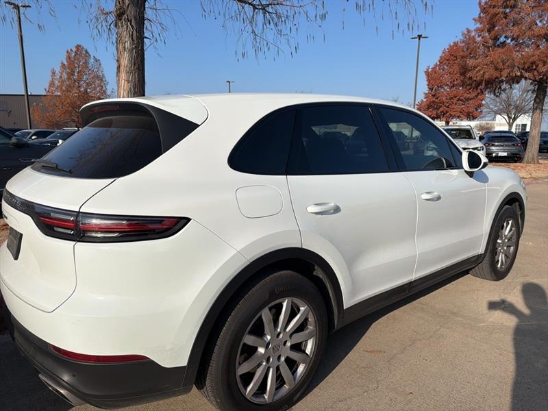 Porsche Cayenne Base 2021