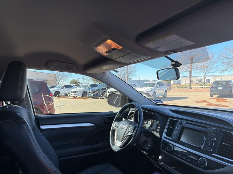 Toyota Highlander LE FWD V6 2015