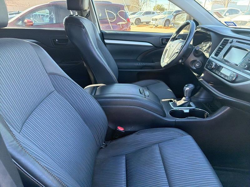 Toyota Highlander LE FWD V6 2015