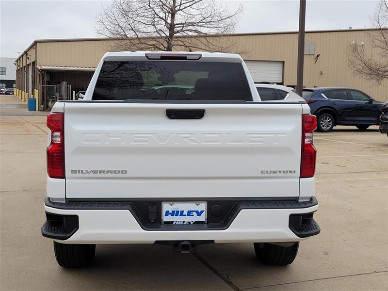 Chevrolet Silverado 1500 Custom Crew Cab 2WD 2024