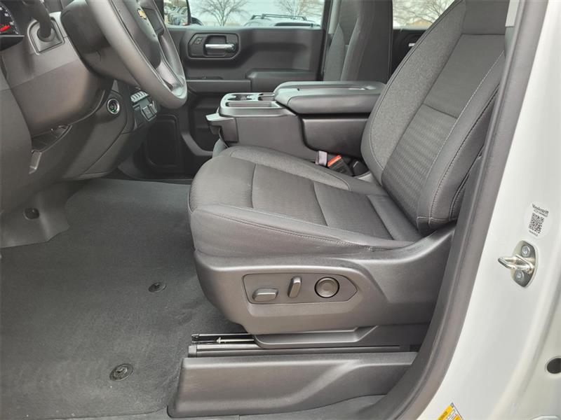 Chevrolet Silverado 1500 Custom Crew Cab 2WD 2024