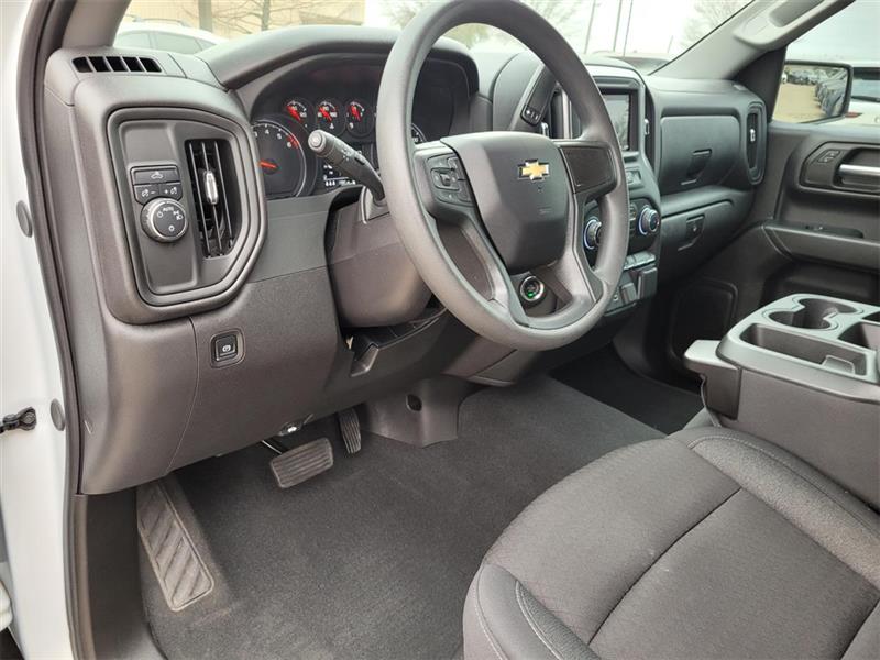 Chevrolet Silverado 1500 Custom Crew Cab 2WD 2024