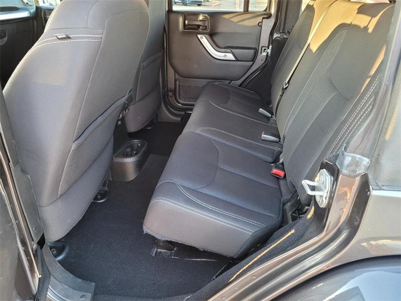 Jeep Wrangler Unlimited Sahara 4WD 2017