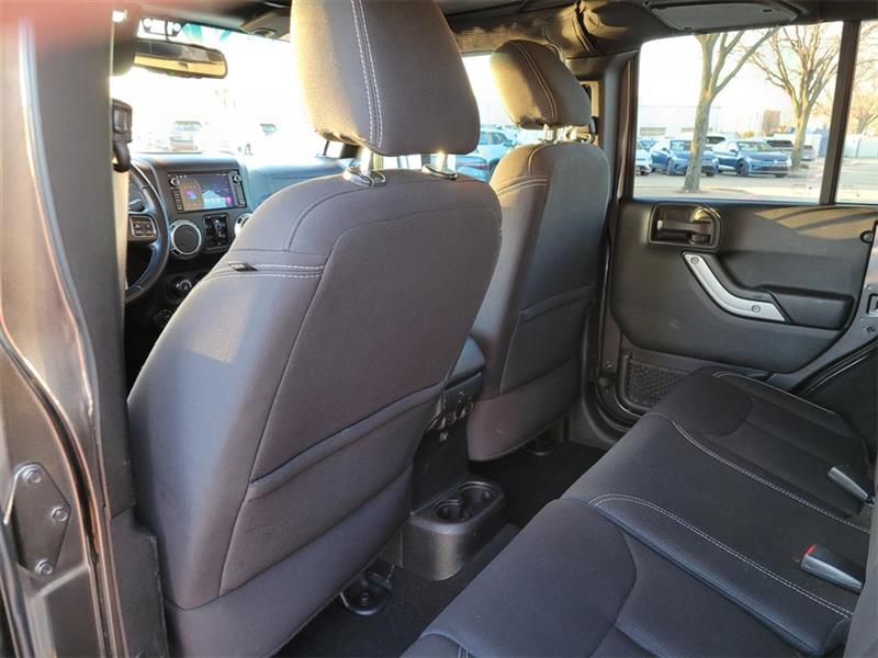 Jeep Wrangler Unlimited Sahara 4WD 2017