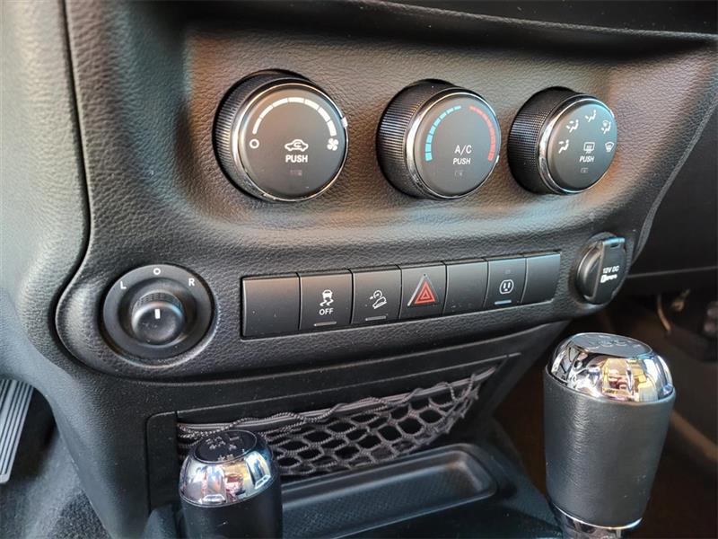 Jeep Wrangler Unlimited Sahara 4WD 2017