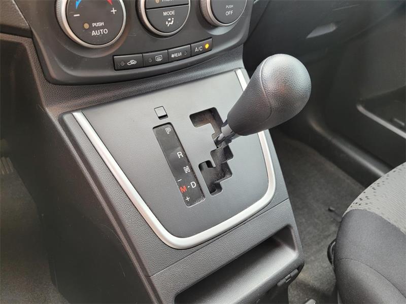 Mazda MAZDA5 Sport 2012