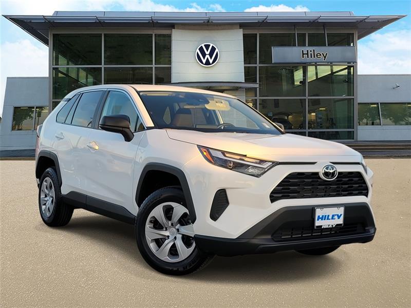 Toyota RAV4 LE 2025