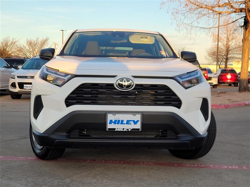 Toyota RAV4 LE 2025