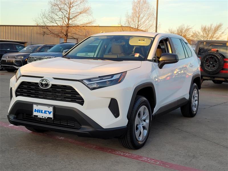 Toyota RAV4 LE 2025