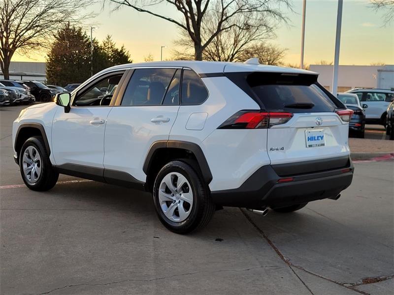 Toyota RAV4 LE 2025