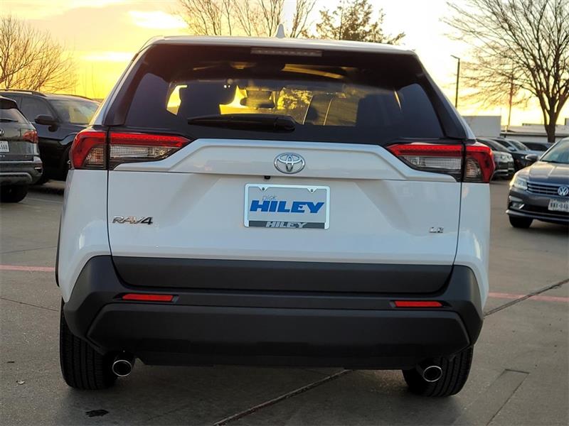 Toyota RAV4 LE 2025