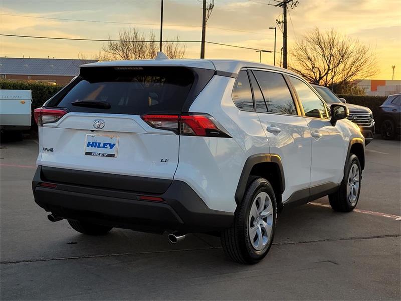 Toyota RAV4 LE 2025