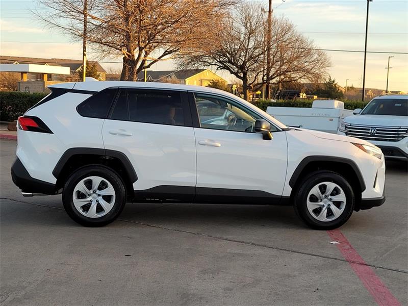 Toyota RAV4 LE 2025