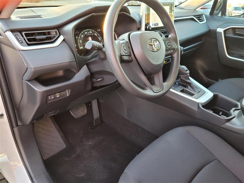 Toyota RAV4 LE 2025