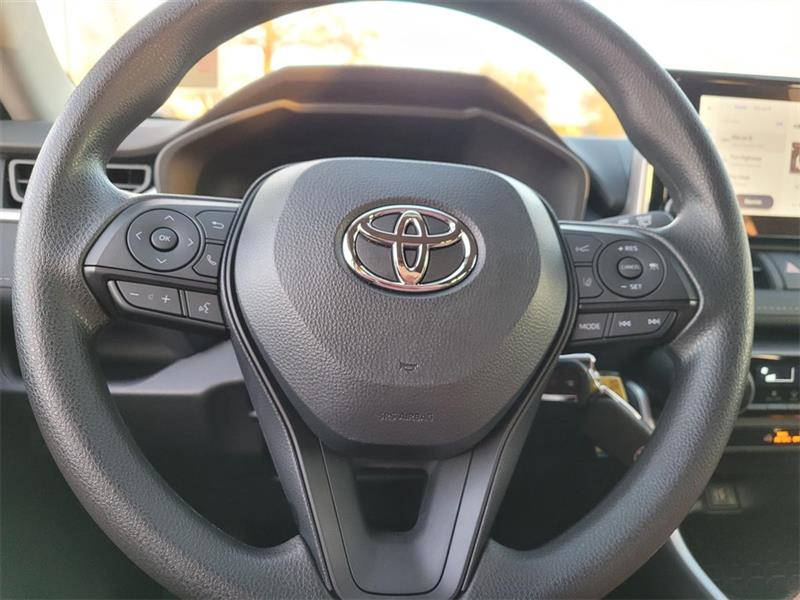 Toyota RAV4 LE 2025