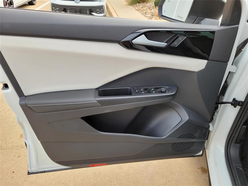 Volkswagen Taos S 2025