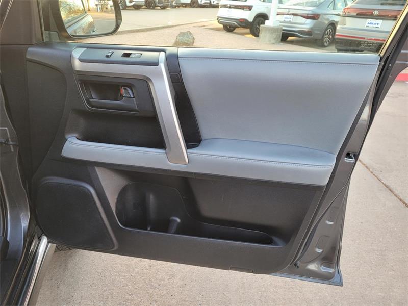 Toyota 4Runner SR5 4WD 2013