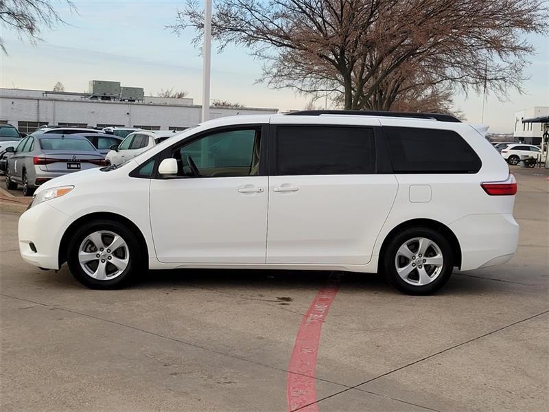 Toyota Sienna LE 8-Passenger 2017
