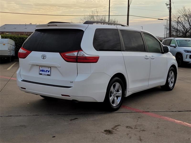 Toyota Sienna LE 8-Passenger 2017