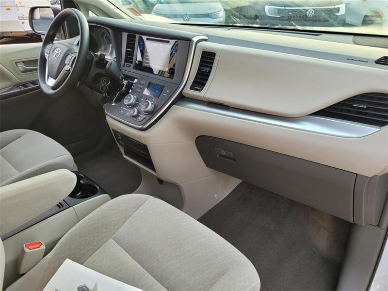 Toyota Sienna LE 8-Passenger 2017