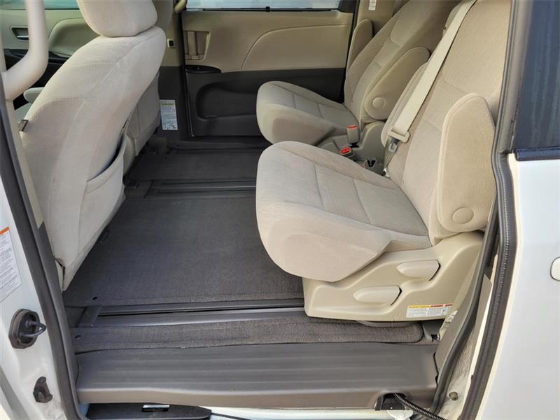 Toyota Sienna LE 8-Passenger 2017
