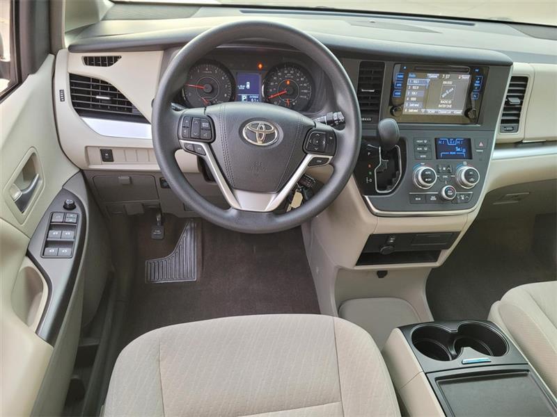 Toyota Sienna LE 8-Passenger 2017