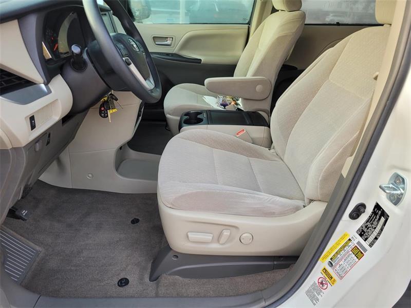 Toyota Sienna LE 8-Passenger 2017