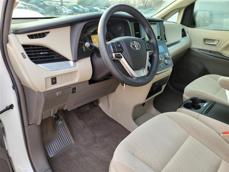 Toyota Sienna LE 8-Passenger 2017