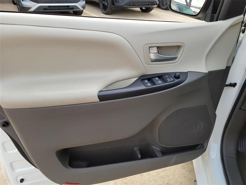 Toyota Sienna LE 8-Passenger 2017