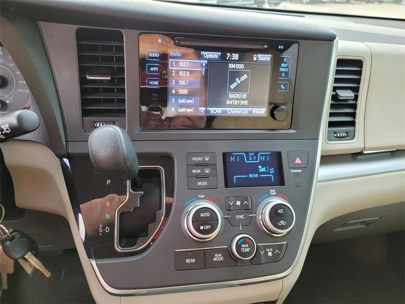 Toyota Sienna LE 8-Passenger 2017