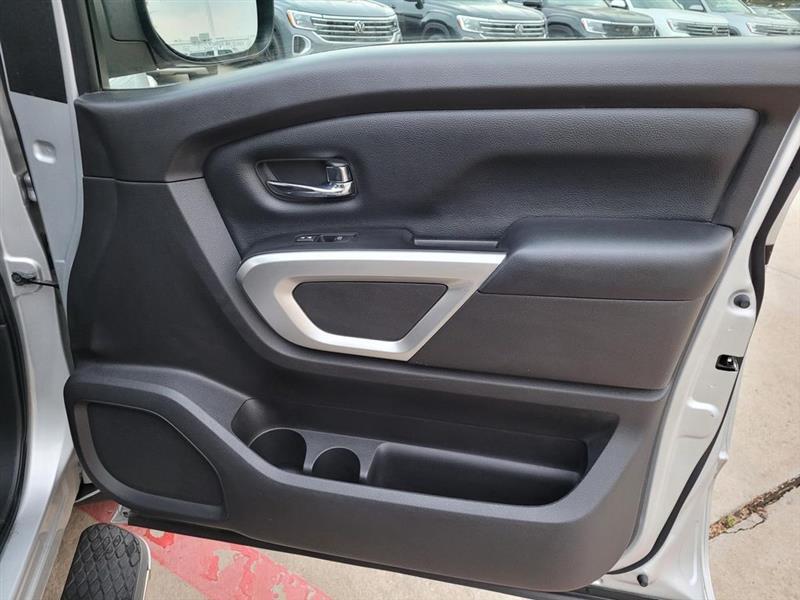 Nissan Titan SV King Cab 2WD 2017