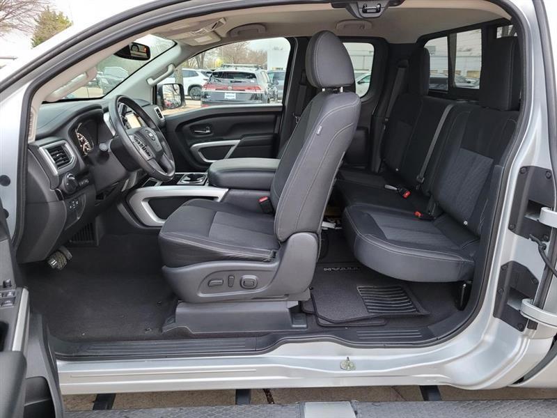 Nissan Titan SV King Cab 2WD 2017