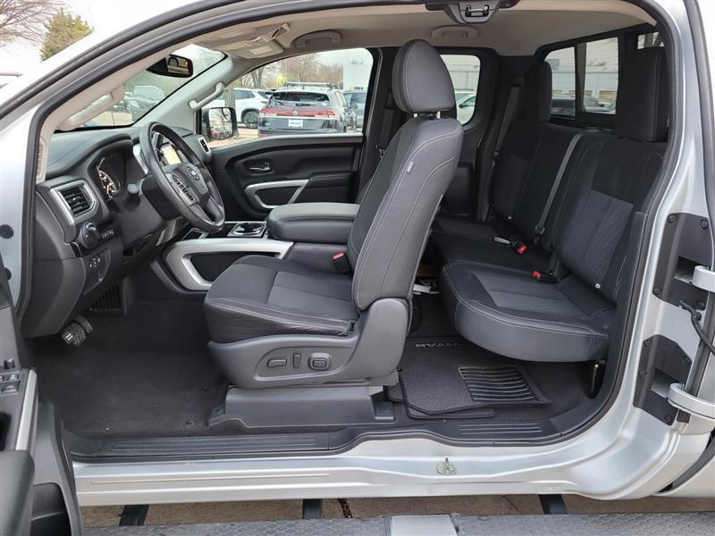 Nissan Titan SV King Cab 2WD 2017