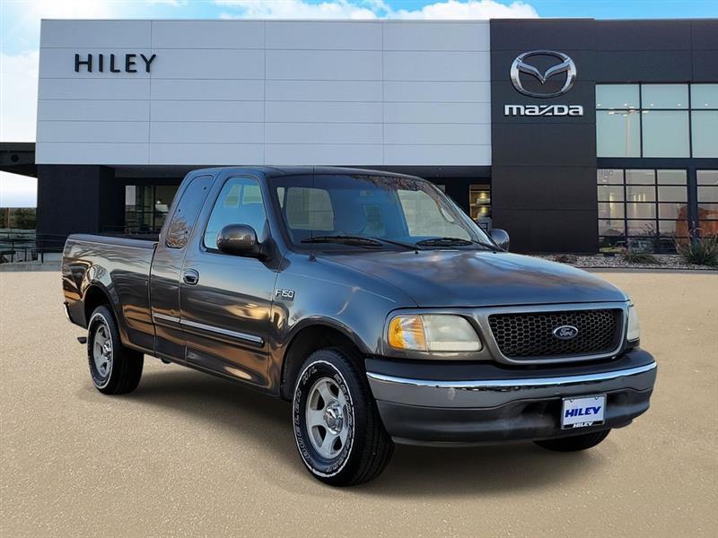 2002 Ford F-150 XL SuperCab Short Bed 2WD