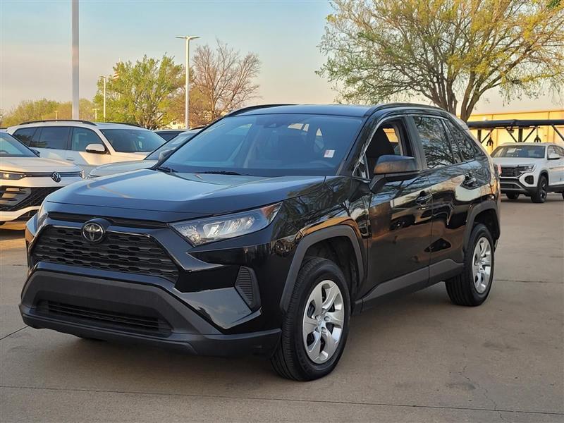 Toyota RAV4 LE 2021