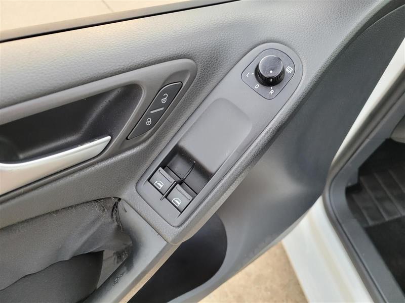 Volkswagen Golf 2.0L 2-Door TDI 2012