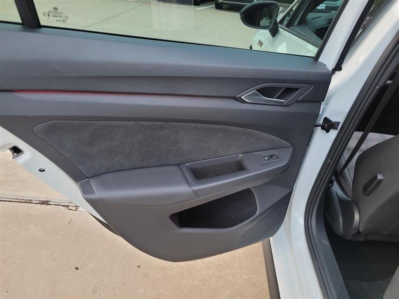 Volkswagen Golf GTI S 6M 2024