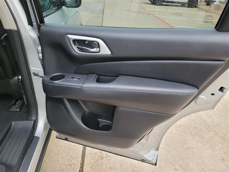 Nissan Pathfinder SL 2WD 2015