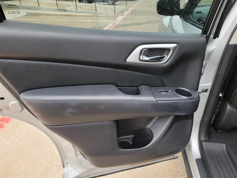 Nissan Pathfinder SL 2WD 2015