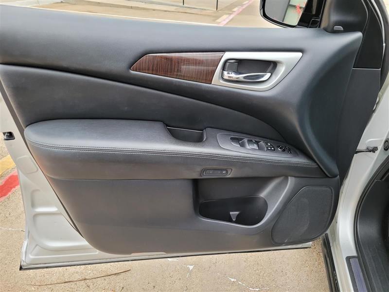 Nissan Pathfinder SL 2WD 2015