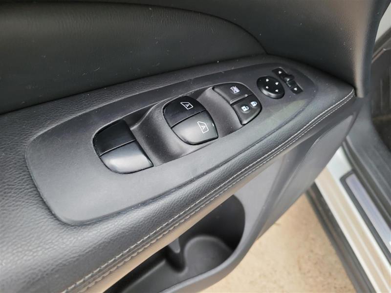 Nissan Pathfinder SL 2WD 2015