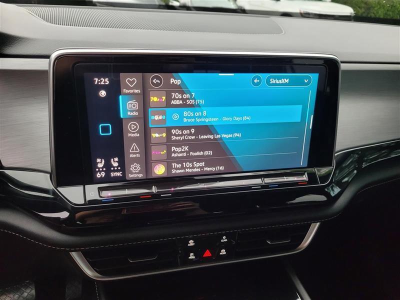 Volkswagen Atlas Cross Sport SE w/Technology 2024