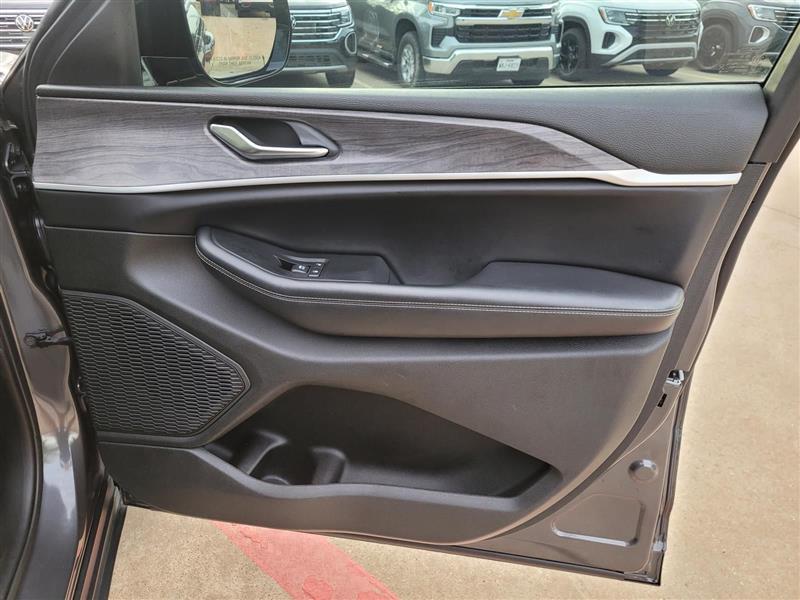 Jeep Grand Cherokee Limited 2WD 2023