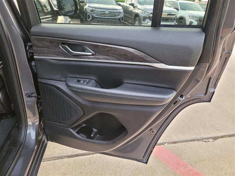 Jeep Grand Cherokee Limited 2WD 2023